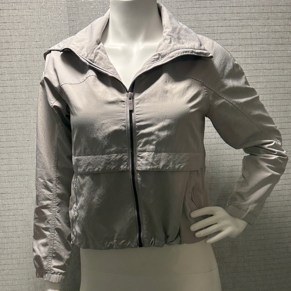 Lululemon Athletica Women's Light Gray  Jacket